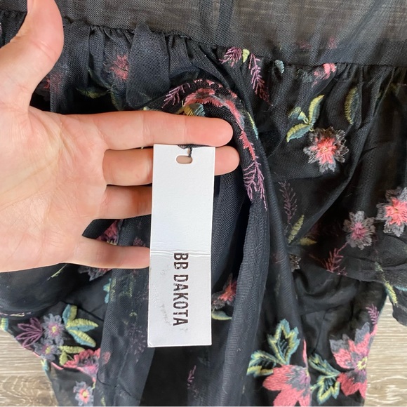 BB Dakota Rayna Embroidered Illusion Top NWT - Picture 7 of 8